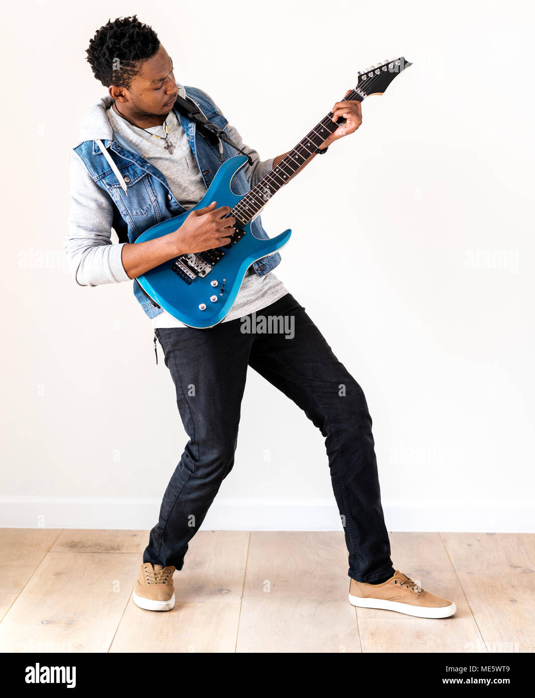African american guitar player hi-res stock photography and images - Alamy