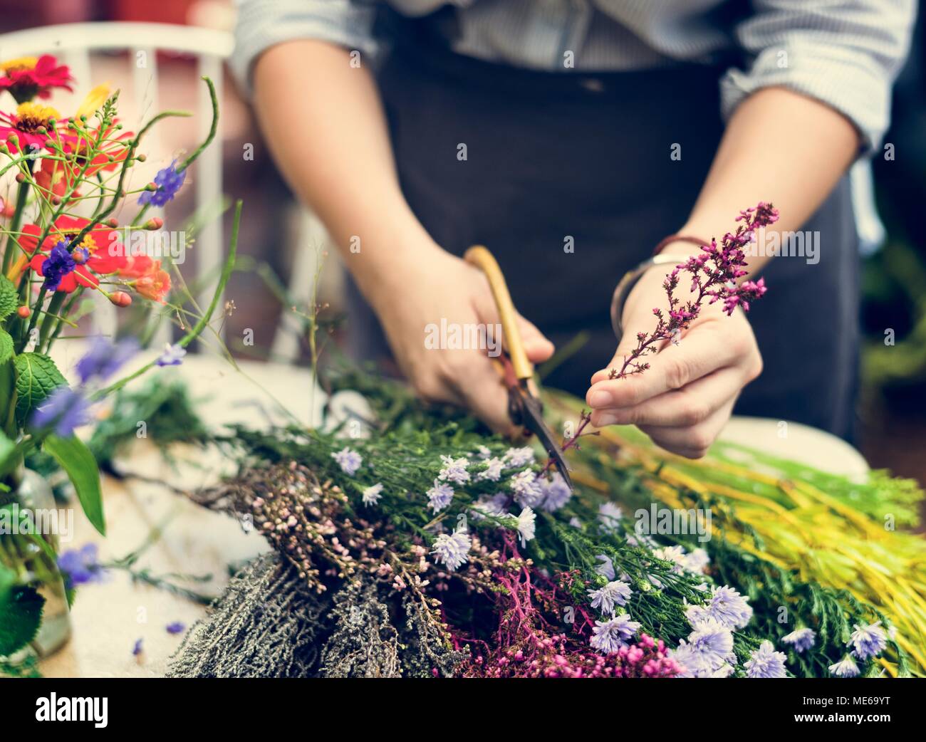 Woman arranging flowers Stock Photo - Alamy