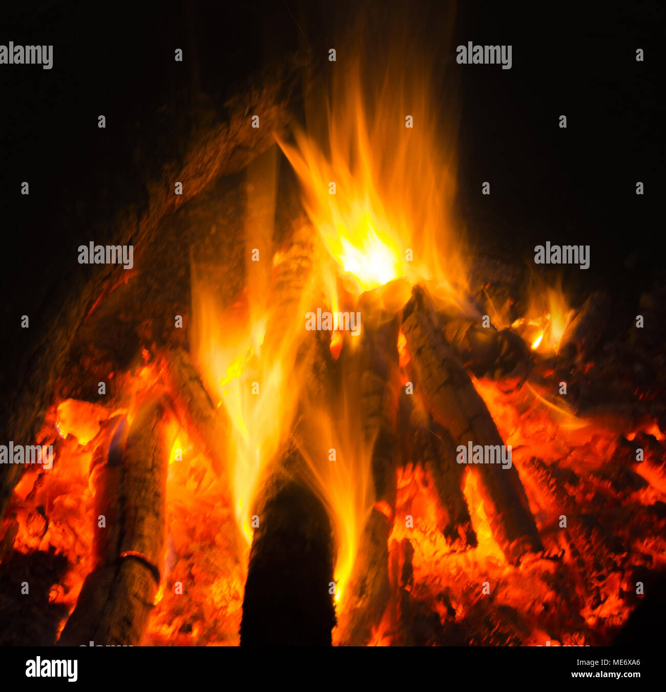 Flames of a campfire in the night Stock Photo - Alamy