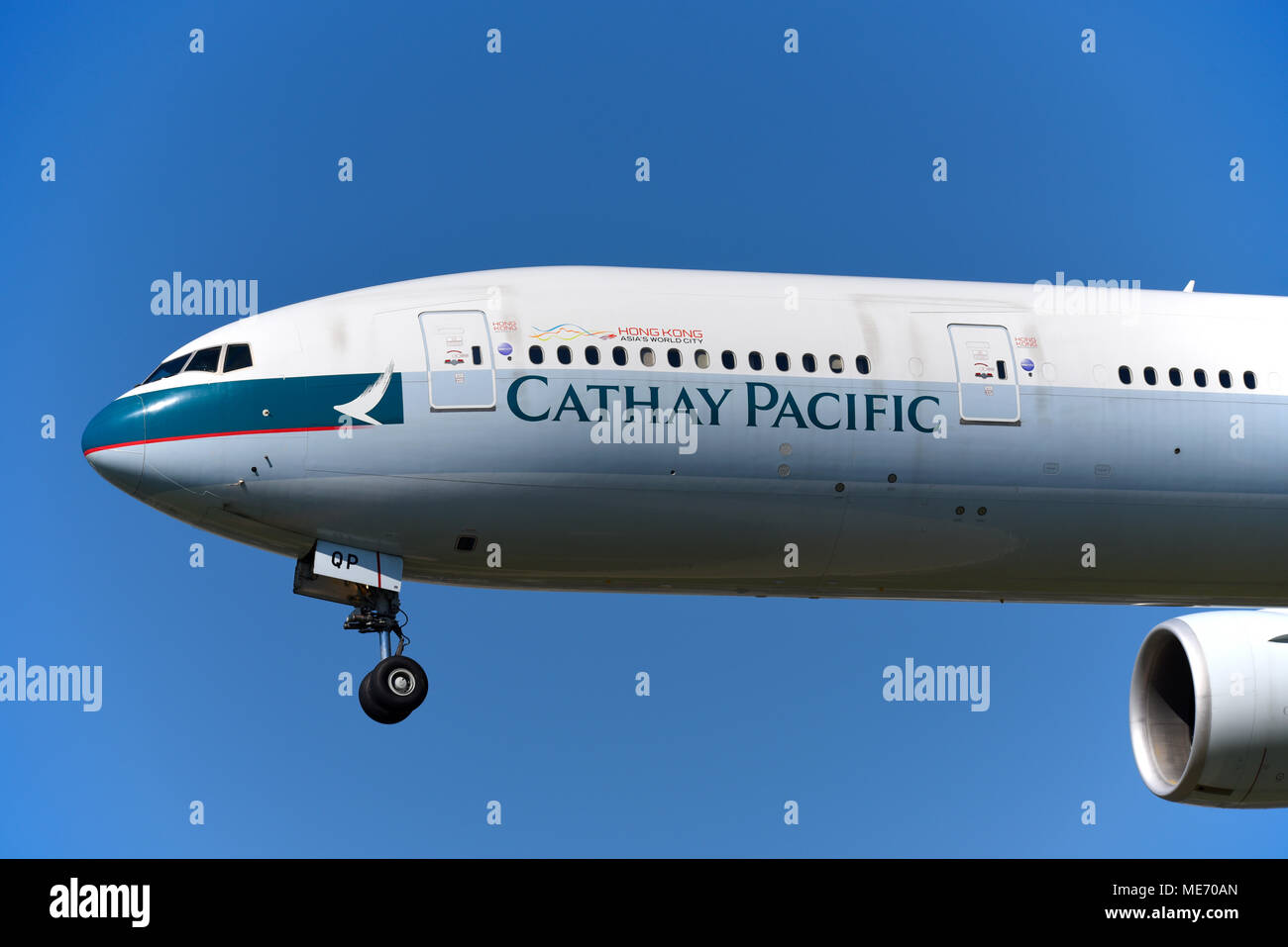 Cathay pacific boeing 777 hi-res stock photography and