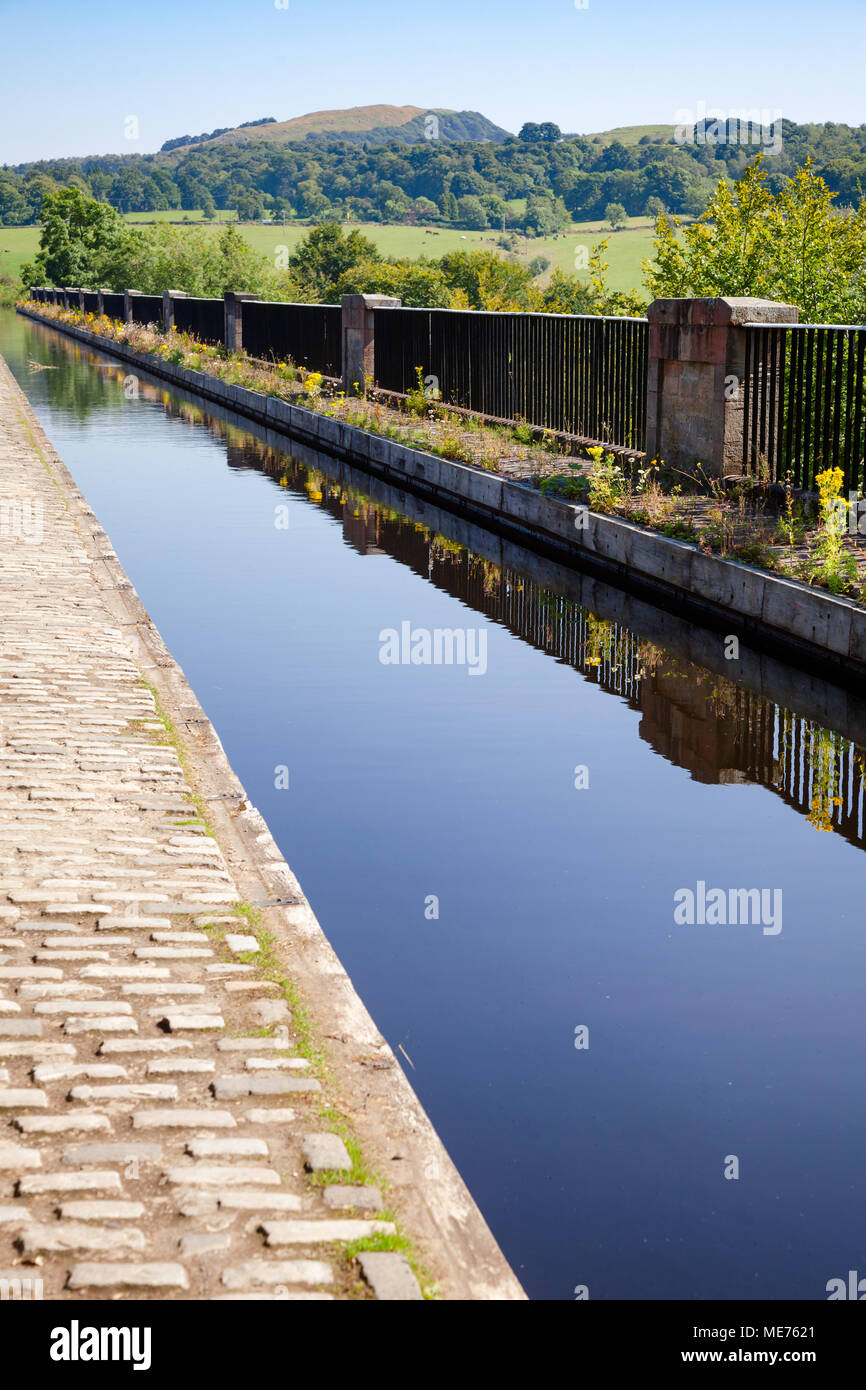 Georgian-style Avon aqueduct carrying the Union Canal over the River Avon, Scotland, UK Stock Photo