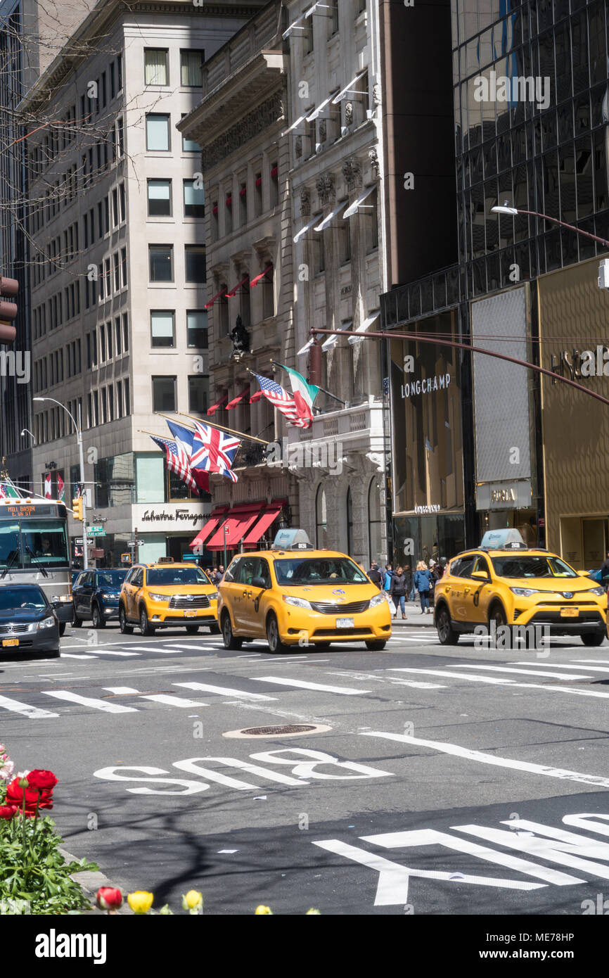 10+ Traffic Louis Vuitton New York City Fifth Avenue Stock Photos, Pictures  & Royalty-Free Images - iStock