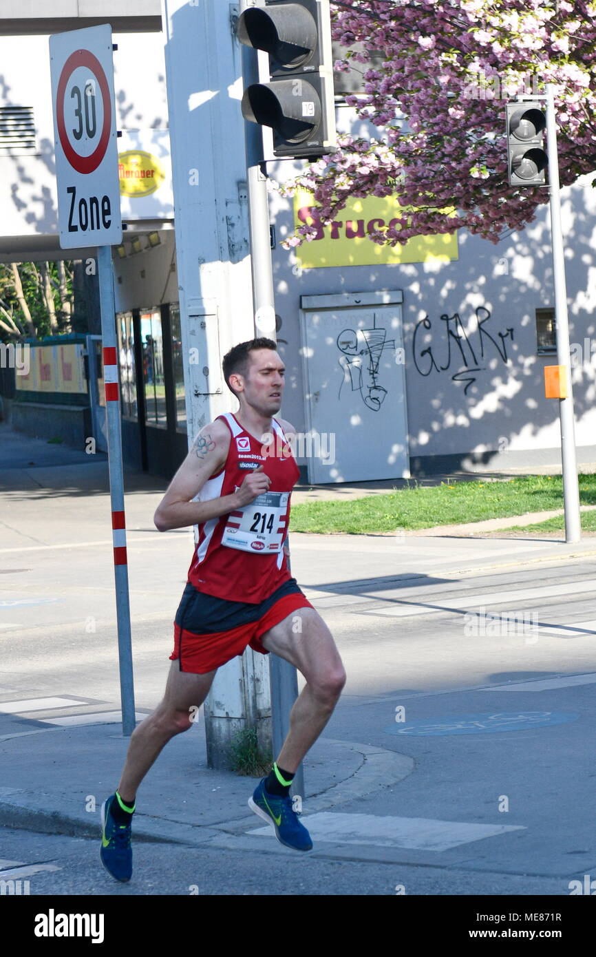 Vienna, Austria. April 21, 2018. AthleticsState Championships 10 km road running as part of the Vienna City Marathon from the Vienna Prater to the Burgtheater. Picture shows Andreas Vojta winner at Hervis Vienna 10K. Credit: Franz Perc / Alamy Live News Stock Photo