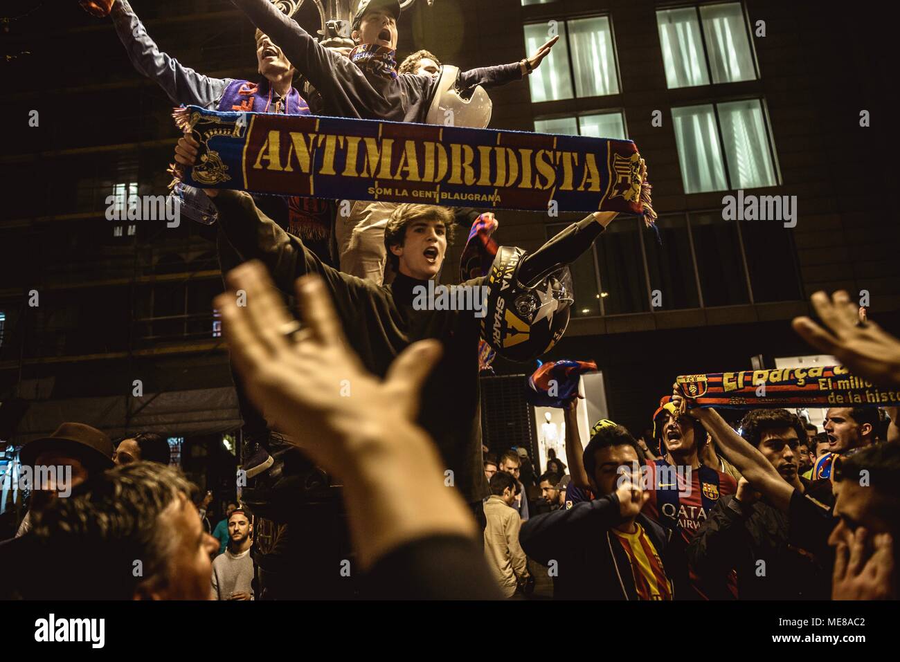 Barcelona, Spain. 21st April, 2018:  Fans of the FC Barcelona chant slogans at the Canaletes fountain in the Ramblas, the traditional spot to celebrate their trophies, as they celebrate the club's 30th 'Copa del Rey' title, the 4th in row, after beating Sevilla 5:0 in the Final. Credit: Matthias Oesterle/Alamy Live News Stock Photo