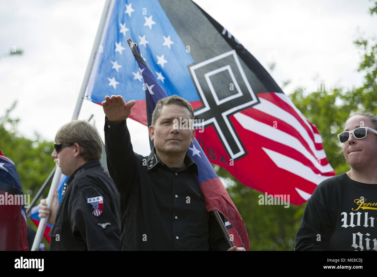 newnan-ga-usa-21st-apr-2018-an-estimated-35-neo-nazi-white-supremacists-gather-to-rally-in-park-in-this-small-georgia-town-surround-by-by-hundreds-of-law-enforcement-personnel-and-hundreds-of-anti-white-supremacist-protesters-a-number-of-county-residents-were-angered-by-the-high-costs-for-what-they-was-excessive-police-presence-pictured-neo-nazi-member-gives-white-power-salute-at-rally-credit-robin-rayne-nelsonzuma-wirealamy-live-news-ME8CDJ.jpg