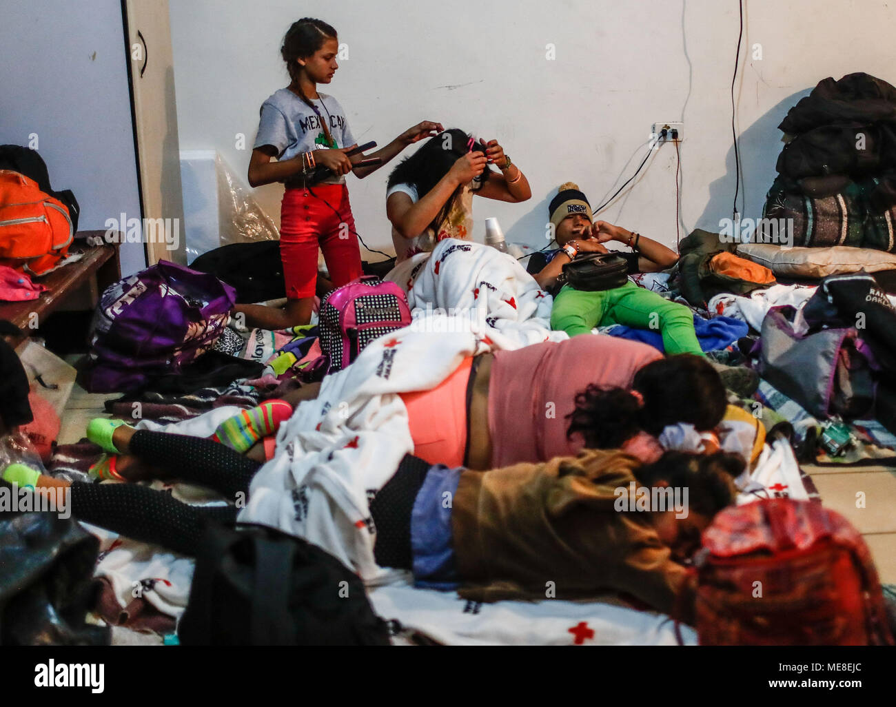 Sonara, Mexico, 21 April 2018. The Caravan of Migrants receive medical attention, food, personal hygiene and a place to rest in the community dining room of Colonia San Luis de Hermosillo, Sonora Mexico. Around 600 people, mostly of Central American origin, come from the southern border of the country and bound for the city of Tijuana. The caravan aims to request Asylum to the United States through a humanitarian visa, La Caravana provoked the wrath of President Donald Trump for this trip to the border with the United States. Credit: NortePhoto.com/Alamy Live News Stock Photo