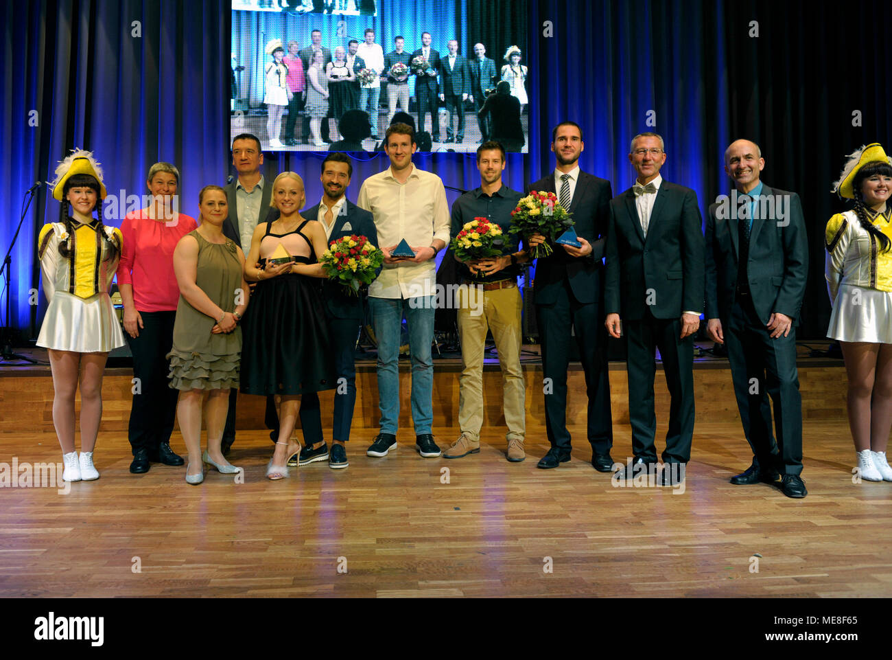 Team of the Year Marta Arndt and Pavel Pasechnik (Dancing), left with Sabine Kusterer (Sportswoman of the Year 2017) right the second placed SSC Karlsruhe and the 3rd placed PSK Lions. GES/32nd Sports Ball Karlsruhe, Badnerlandhalle Neureut 21.04.2018 - | usage worldwide Stock Photo