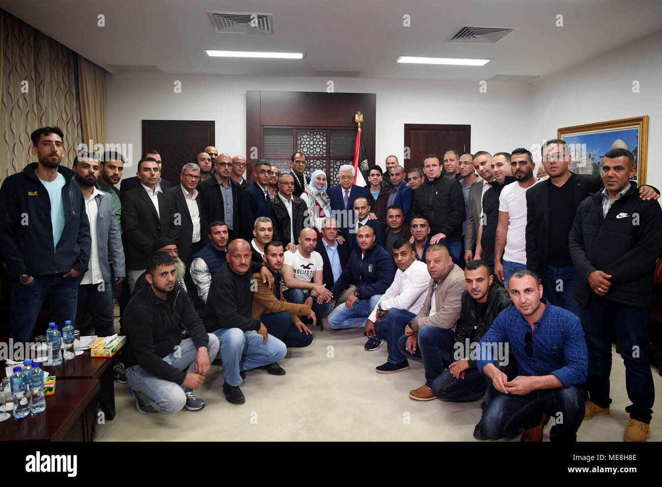 Ramallah, West Bank, Palestinian Territory. 22nd Apr, 2018. Palestinian President Mahmoud Abbas meets with a delegation of freed prisoners, at his headquarters in the West Bank city of Ramallah on April 22, 2018 Credit: Thaer Ganaim/APA Images/ZUMA Wire/Alamy Live News Stock Photo