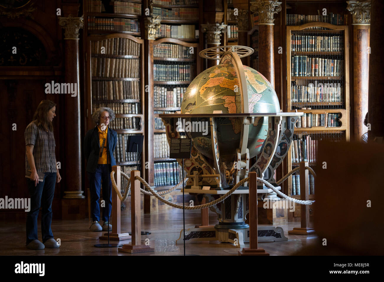 Abbey library hi-res stock photography and images - Alamy