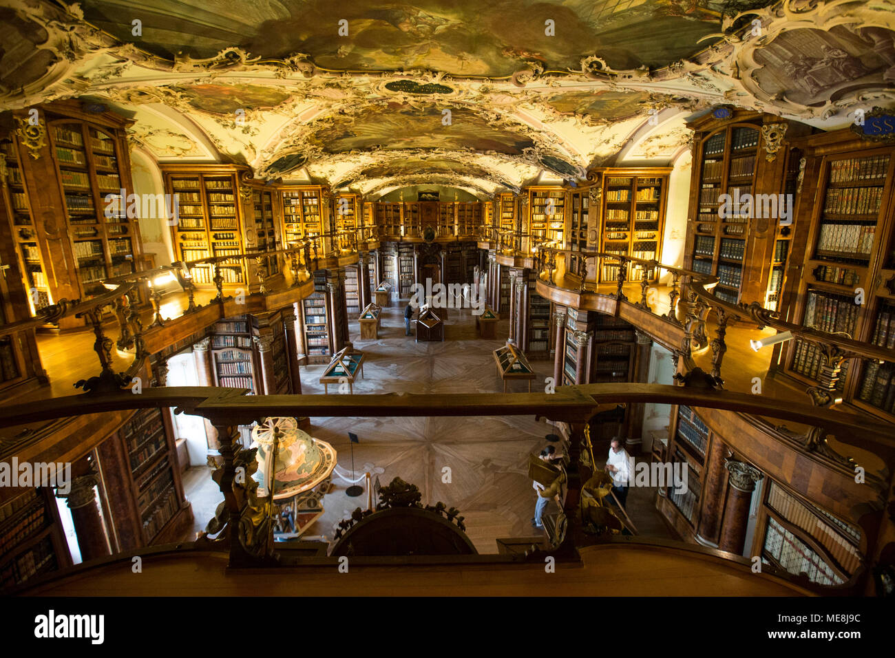 Abbey library hi-res stock photography and images - Alamy