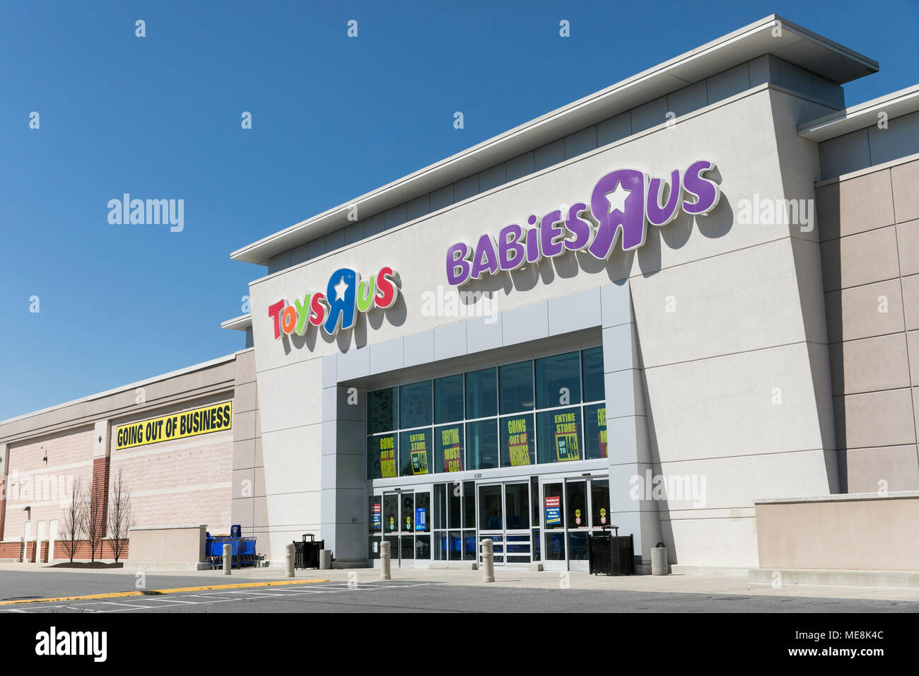 A logo sign outside of a joint Toys 'R' Us and Babies 'R' Us retail store in Columbia, Maryland with 'Going Out Of Business' signage on April 20, 2018 Stock Photo