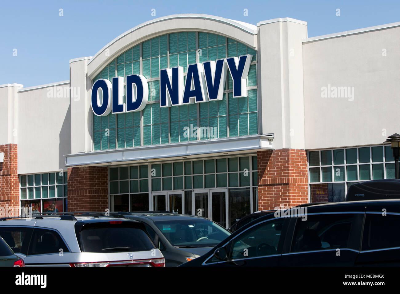 A logo sign outside of a Old Navy retail store location in Columbia, Maryland on April 20, 2018. Stock Photo