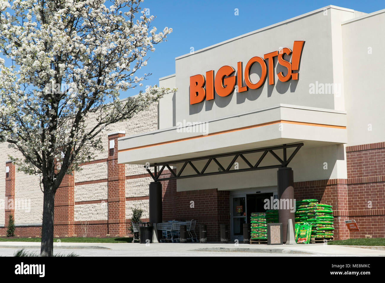 A logo sign outside of a Big Lots retail store location in Columbia, Maryland on April 20, 2018. Stock Photo
