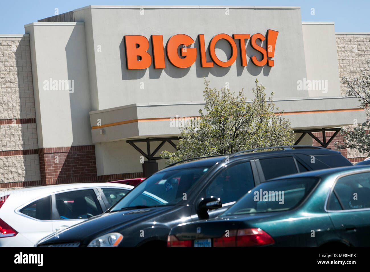 A logo sign outside of a Big Lots retail store location in Columbia, Maryland on April 20, 2018. Stock Photo