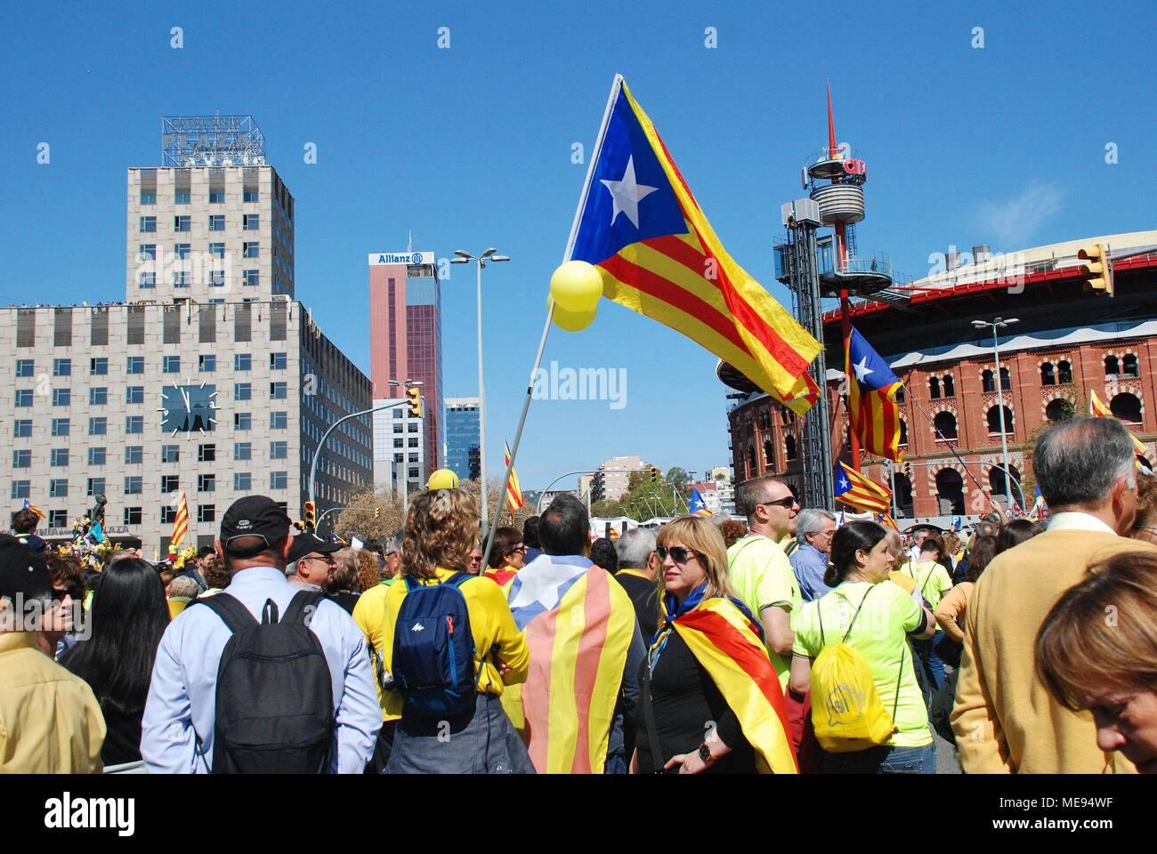 Catalans take part in the Llibertat Presos Politics march in support of jailed politicians at Placa Espanya in Barcelona, Spain on April 15, 2018. Stock Photo