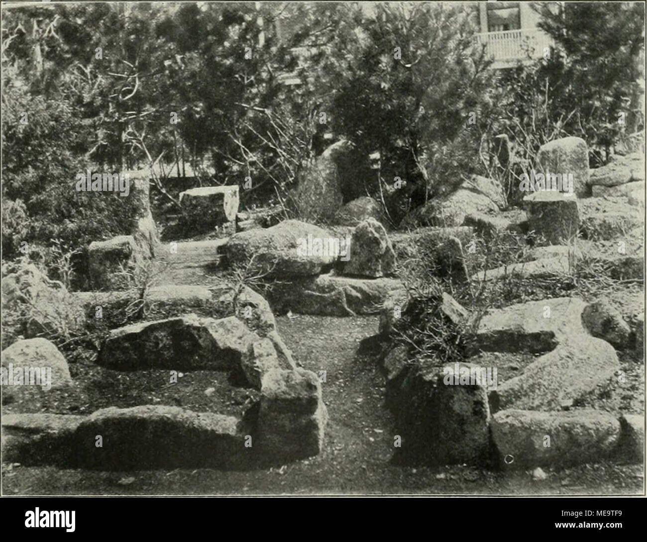 Die Gartenkunst Teilansicht Einer Steingartenanlage Kurz Vor Der Bepflanzung Mit Alpinen Blumen Stock Photo Alamy