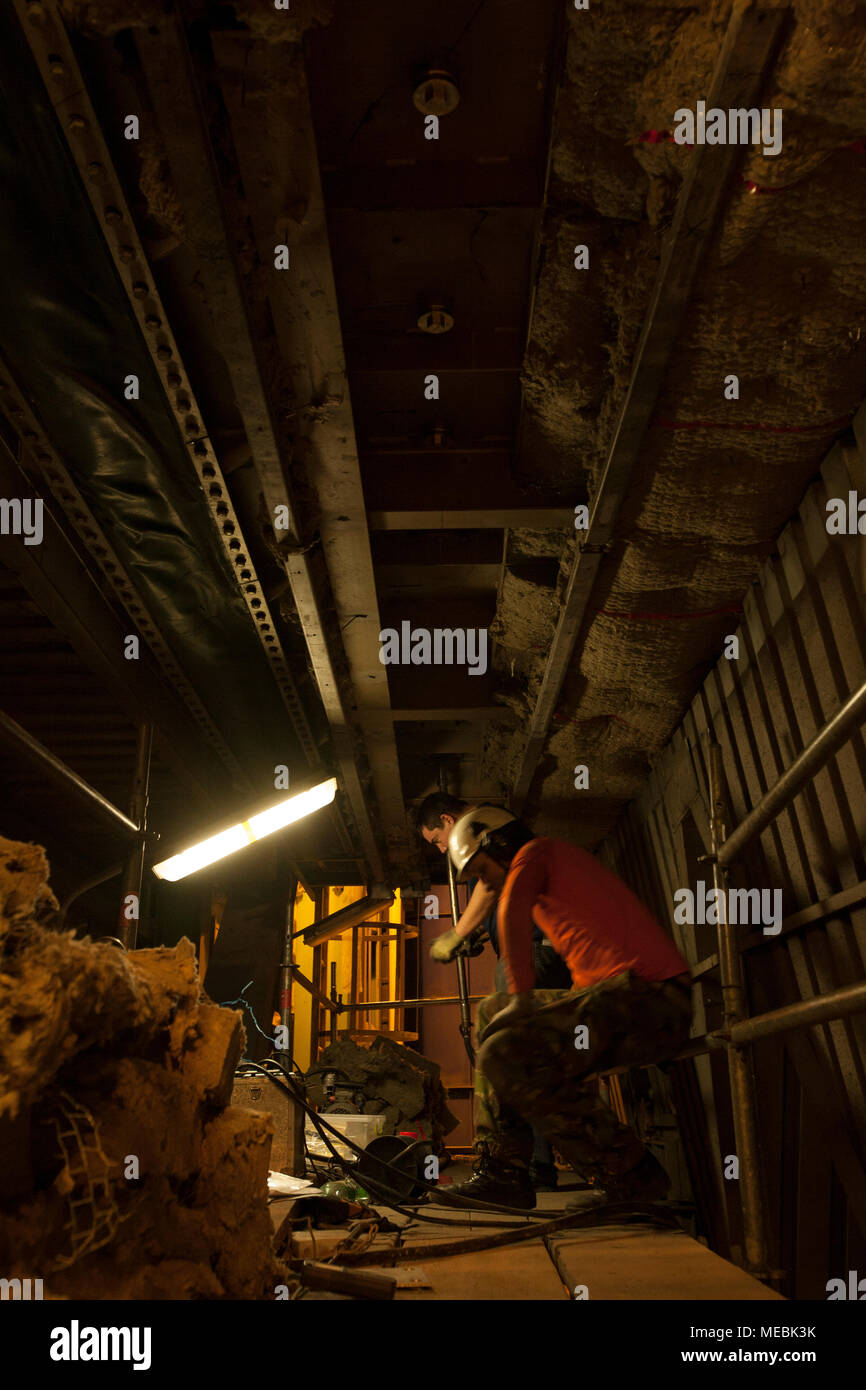 Power station interior pipe hi-res stock photography and images - Alamy