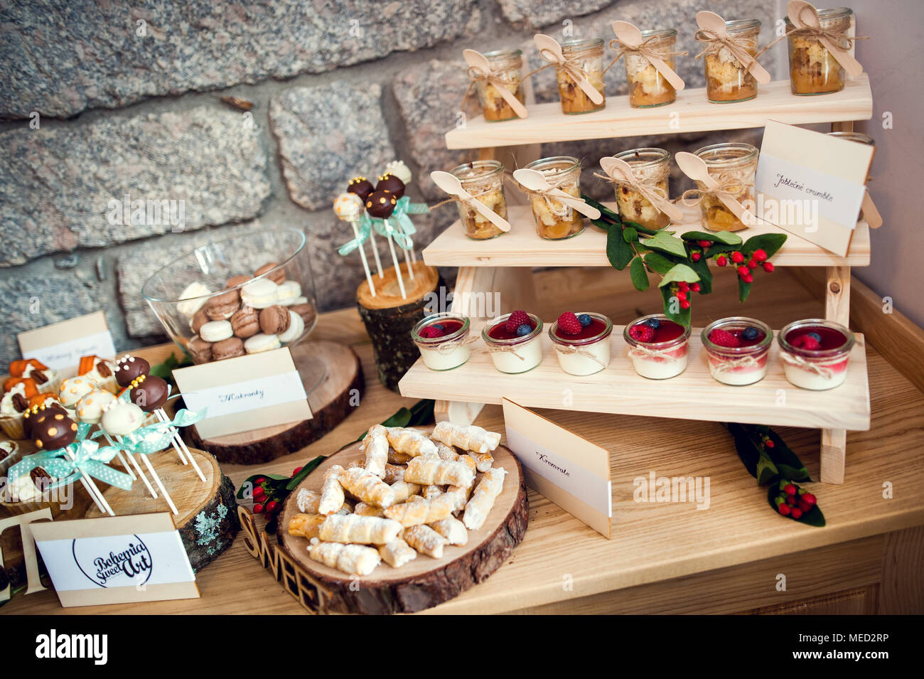 También intersección medio litro Wedding sweet bar hi-res stock photography and images - Alamy