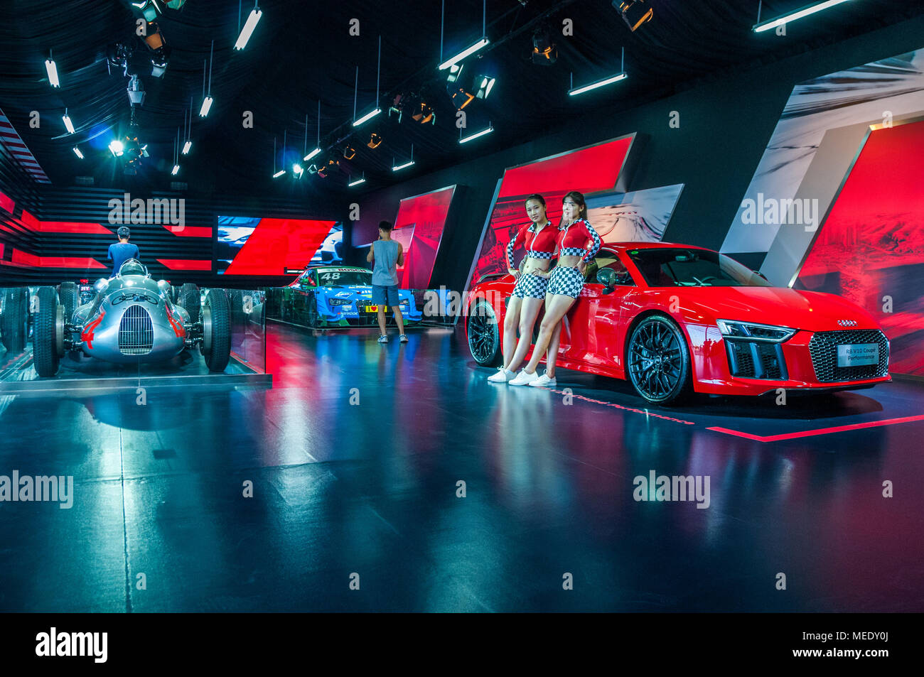 Grid girls hires stock photography and images Alamy