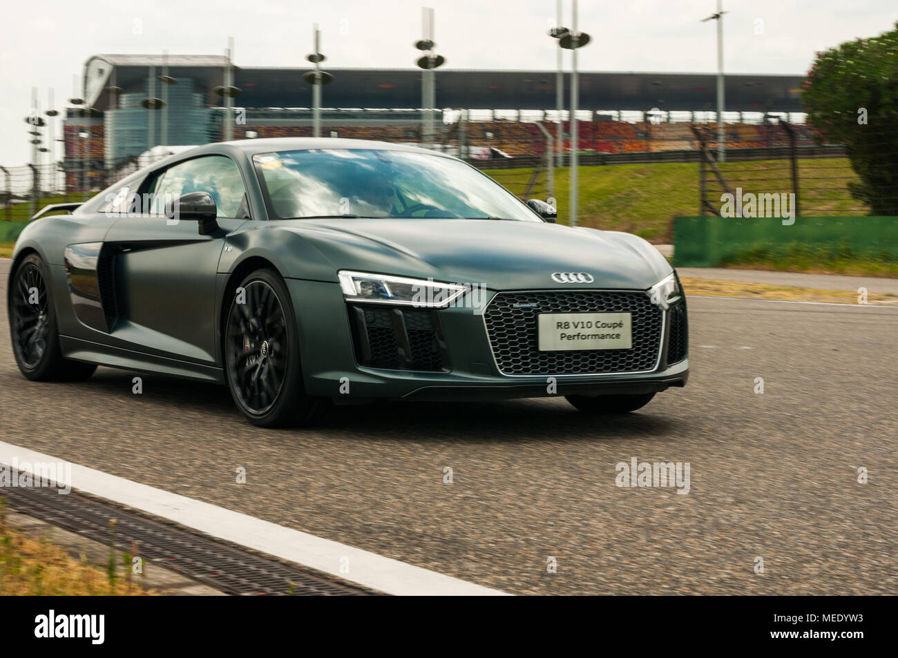An Audi R8 V10 Coupe Performance being used for cornering practice at ...