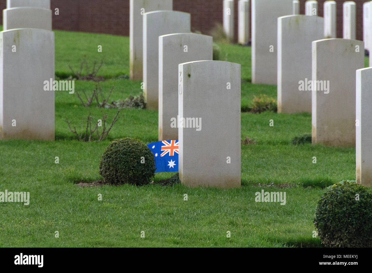 Australian War Graves on the Western Front with small Australian Flag in centre of frame to one of the headstones on a lush green carpet of lawn Stock Photo - Alamy
