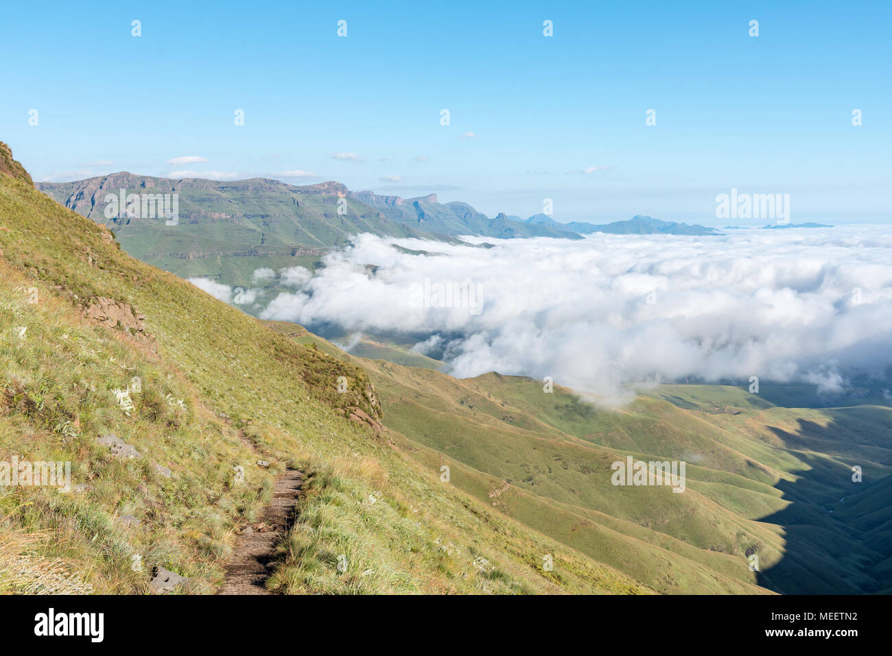The view from the Sentinel Trail to the Tugela Falls in the Drakensberg. Fog in QwaQwa and the Maluti Mountains are visible in the back Stock Photo
