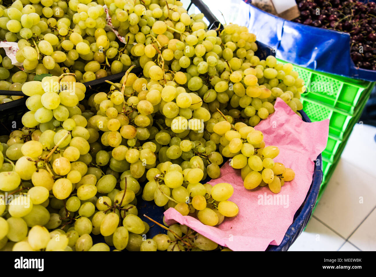 Grapes at the supermarket / greengrocer Stock Photo Alamy
