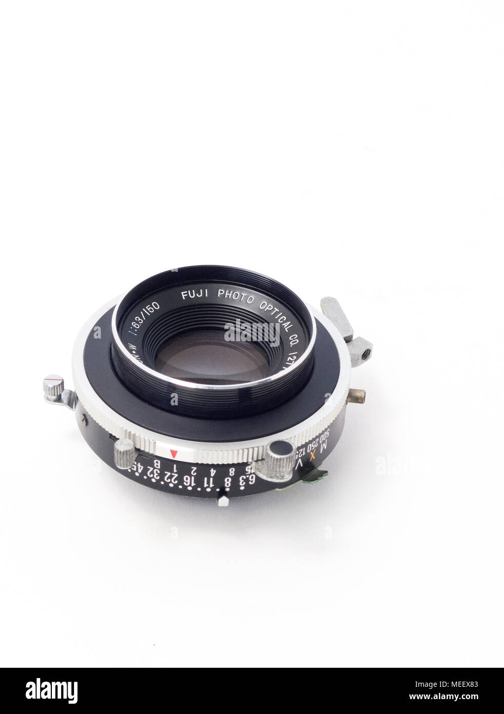 Fujinon-W 150mm f/6.3 large format photographic lens in a Seiko Shutter.  "FUJINON-W 1:6.3/150 FUJI PHOTO OPTICAL CO.127702 LENS-JAPAN Stock Photo -  Alamy