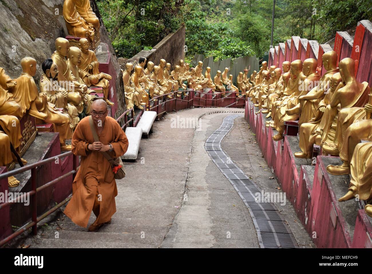 Buddhist monk hong kong hi-res stock photography and images - Alamy