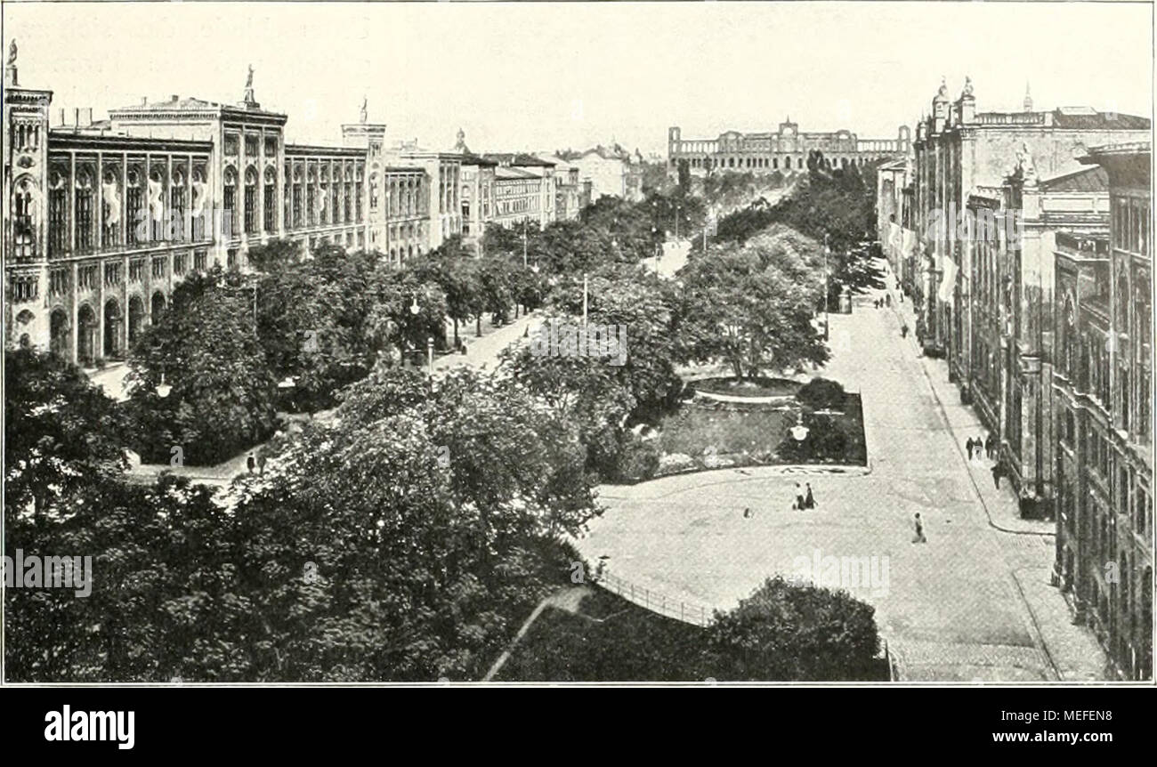 . Die Gartenkunst . Maximillianstraße in München. Die Gartenkunst im Städtebau. Vortrag, gehalten in der Hauptversammlung des Deutschen Gesellschaft für Gartenkunst in Mannheim 1907. Von Kgl. Landesbaurat Prof. Th. Goecke, Berlin. (Schluß.) Schrumpft der Parkstreifen zu einer Baumreihe zusammen, oder tritt an seine Stelle lediglich die Promenade zwischen zwei oder mehr Baumreihen, so haben wir die Allecstraße bezw. die Straße mit Seiten- promenaden (s. Abb. S. 109, Maximilianstraße in München), die zur Zeit landesfürstlicher Städtebau- und Garten- kunst eine großartige Ausbildung erfahren habe Stock Photo