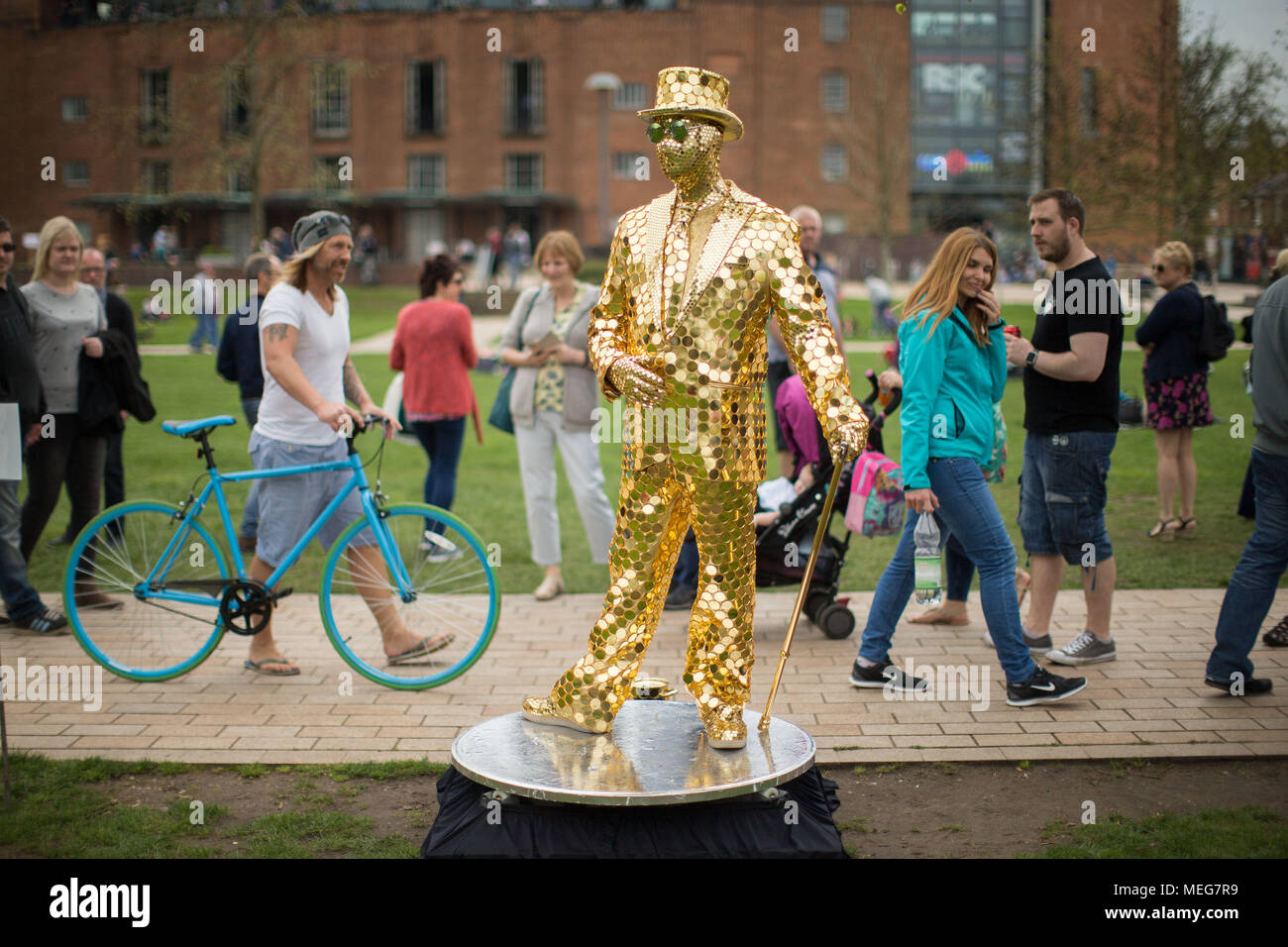 Australian performer gold mirror man hires stock photography and