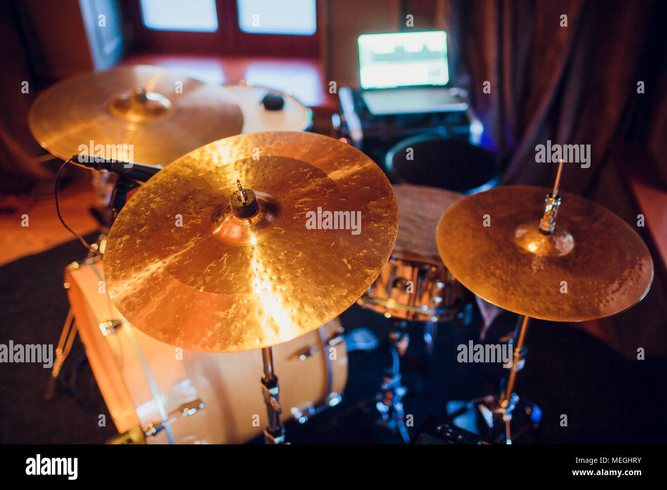 Modern drum set on stage prepared for playing. loft Stock Photo Alamy