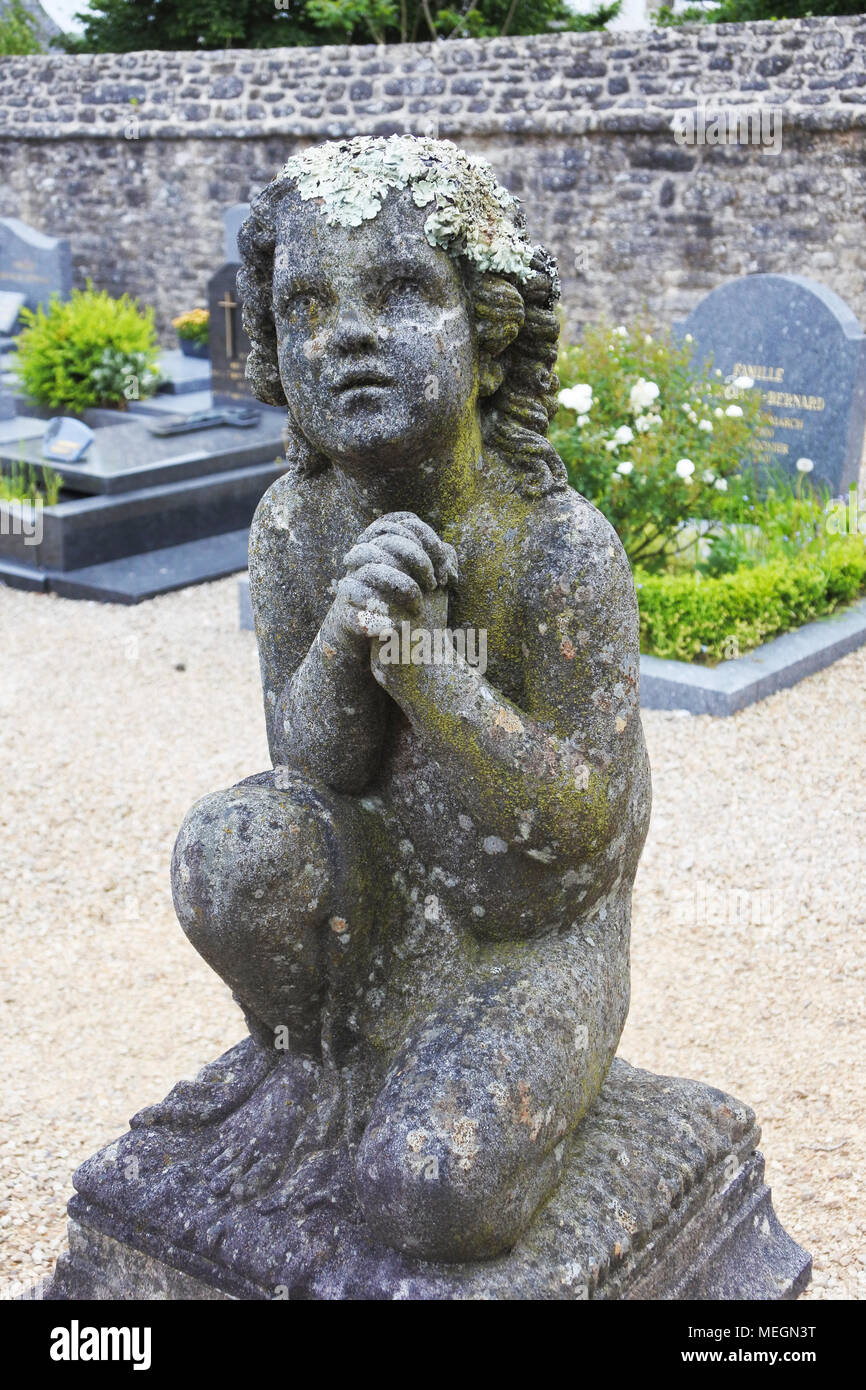 Cherub statue hires stock photography and images Alamy