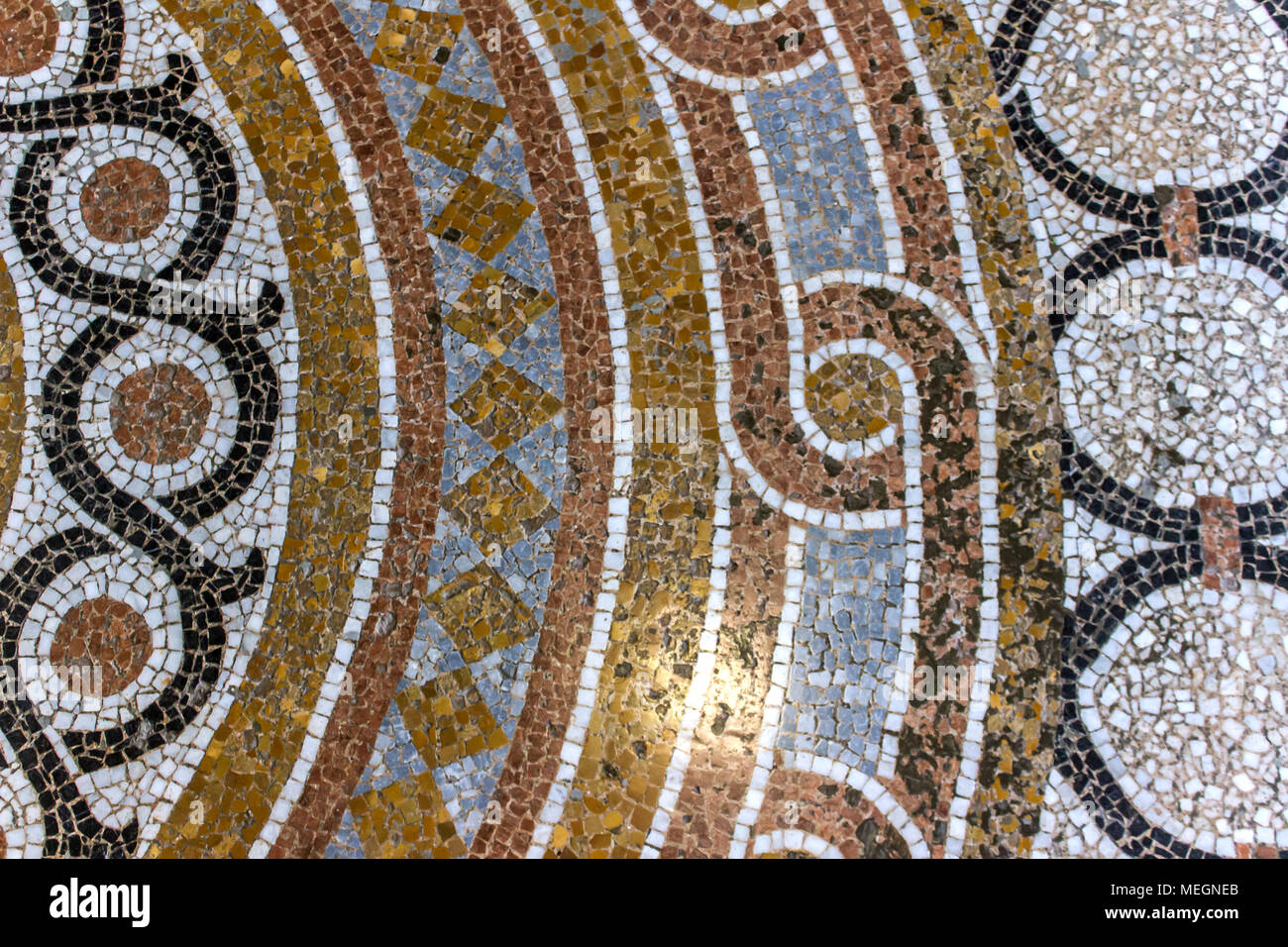 Square mosaic tile flower hi-res stock photography and images - Alamy