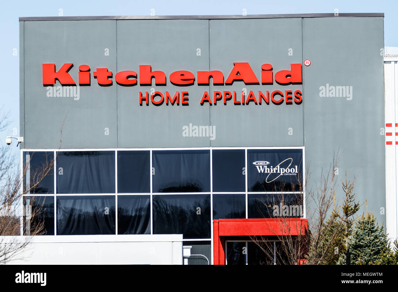 https://c8.alamy.com/comp/MEGWTM/greenville-circa-april-2018-kitchenaid-greenville-operations-factory-where-whirlpool-produces-kitchenaid-brand-mixers-hand-mixers-and-blenders-ii-MEGWTM.jpg