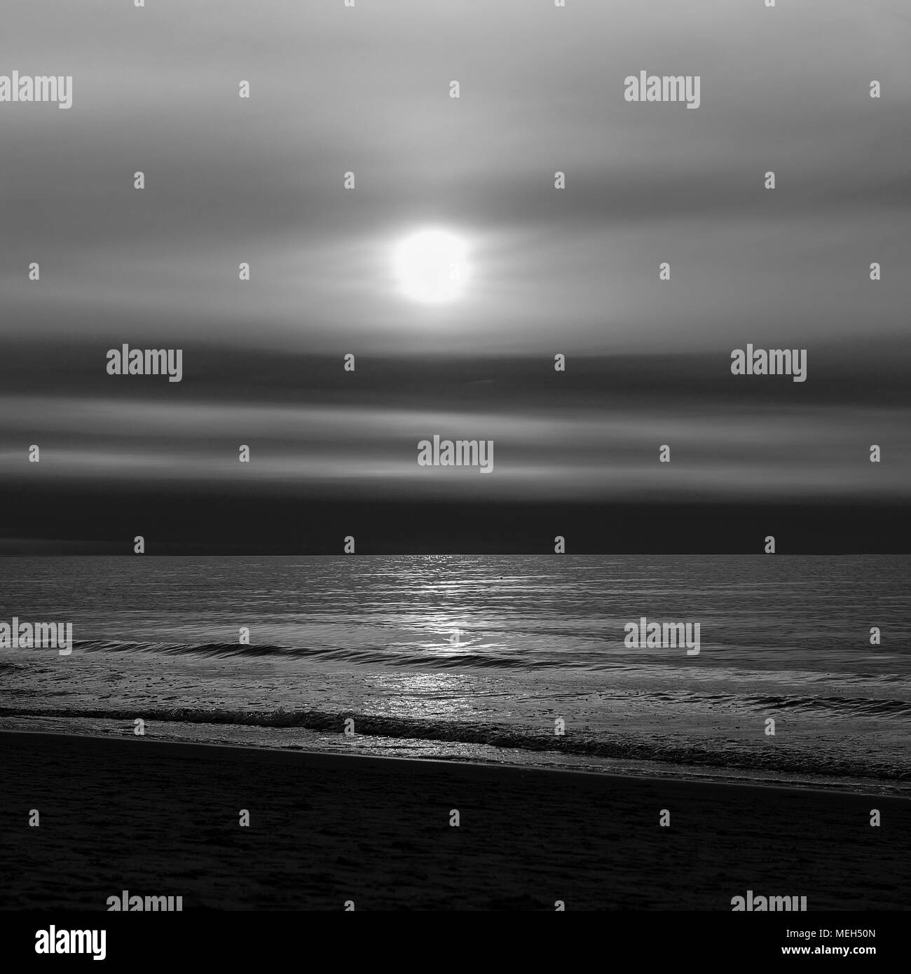 Sea sunset in black and white Stock Photo - Alamy