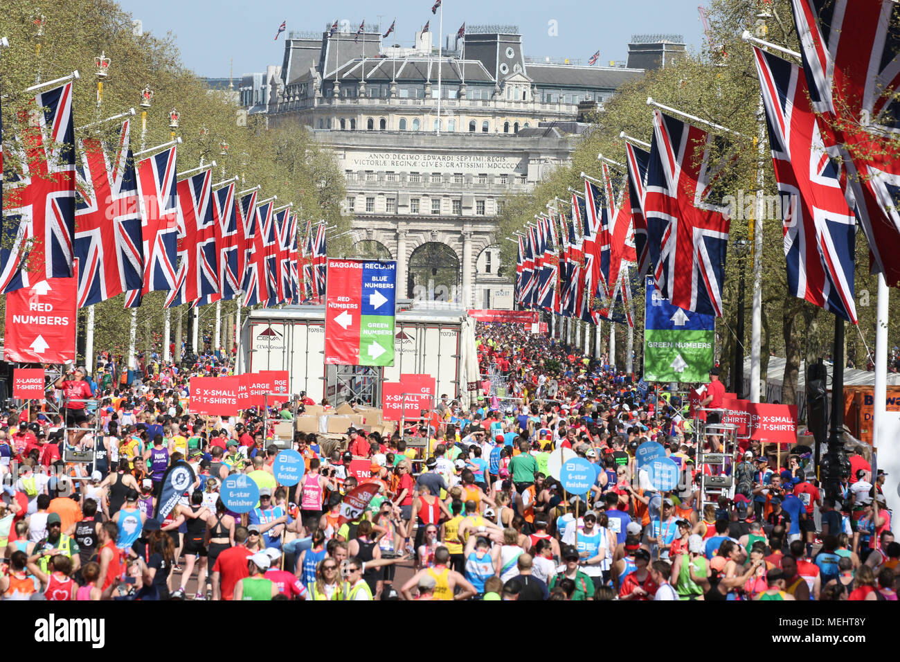 London Uk 22nd April 18 Runners Finish Their Race In The Crowded Mall Record Numbers Of Runners Are Taking Part In The Famous Race Just Over 47 000 Registered And Around 41 000