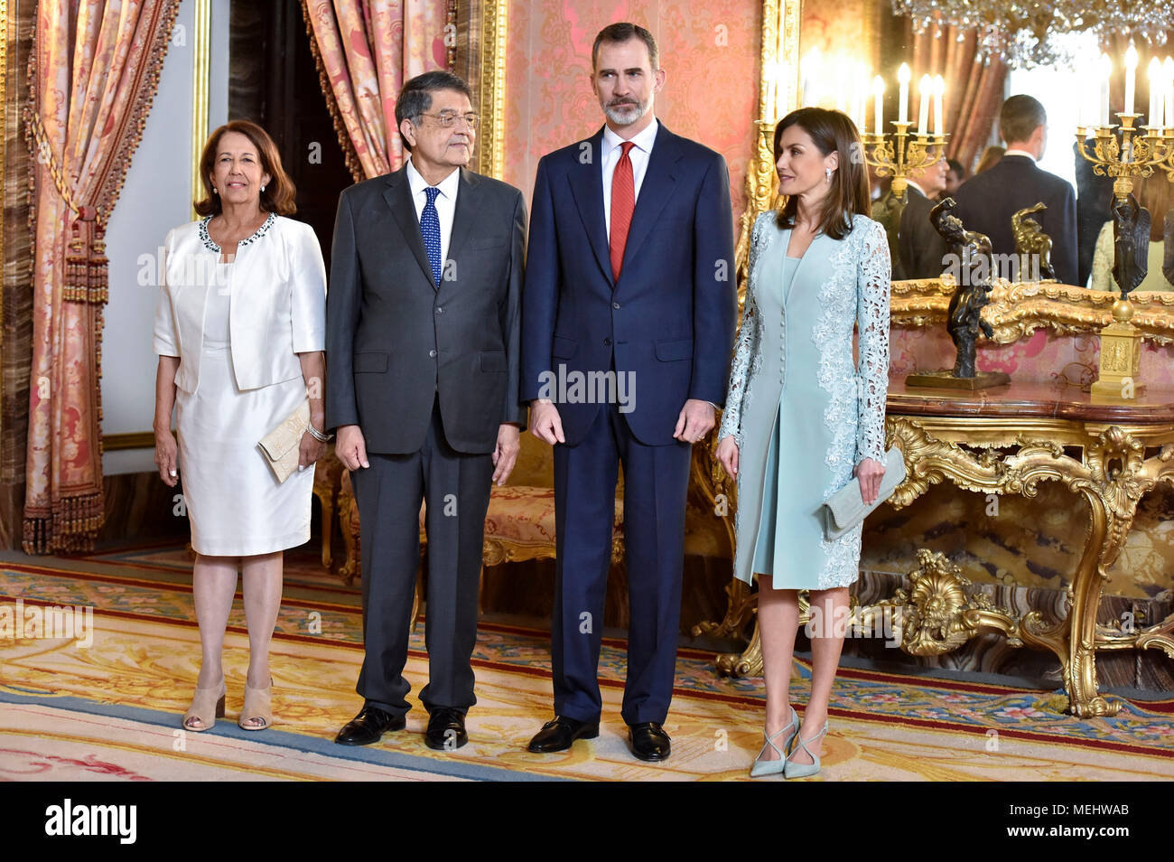 Sergio Ramirez with wife Gertrudis Guerrero Mayorga, King Felipe VI. by Spain and King Letizia of Spain at the reception for the official lunch on the occasion of the presentation of the Spanish literary prize Premio Miguel de Cervantes in the Palacio Real. Madrid, 20.04.2018 | usage worldwide Stock Photo