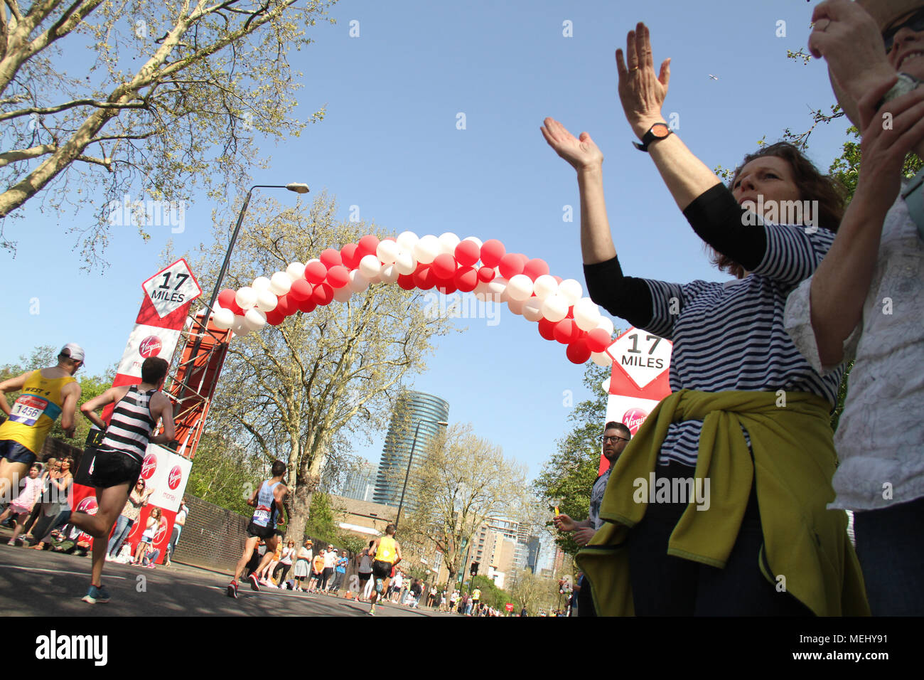 London, United Kingdom - April 22: Londoners turned up in therei droves to watch runners participate in the Virgin Money London Marathon on April 22, 2018. Over 40,000 are expected to start the 26.2 miles run from Greenwich to Westminster.© David Mbiyu/Alamy Live News Stock Photo