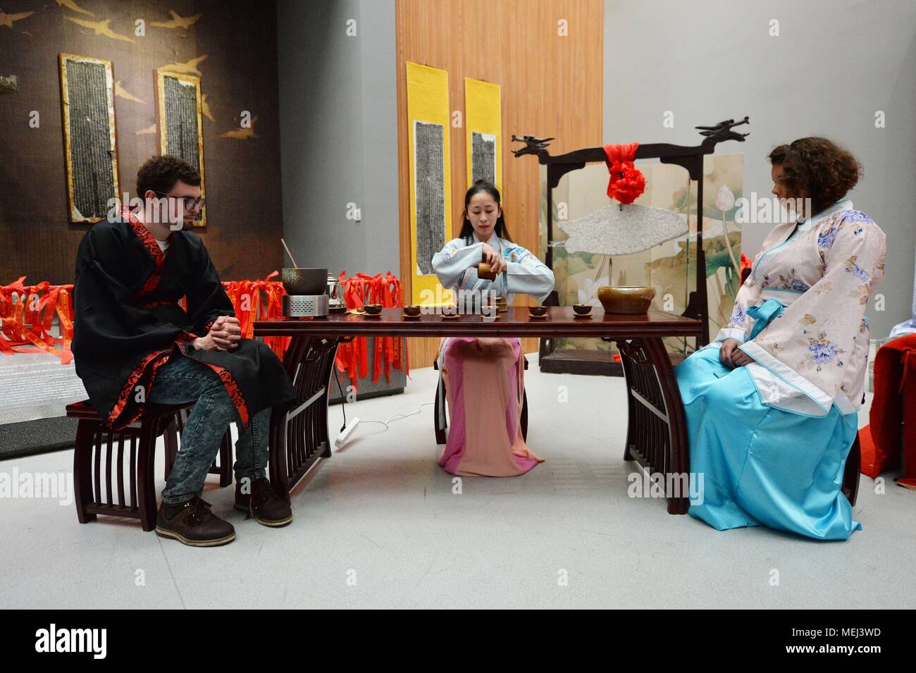 Qingdao, Qingdao, China. 22nd Apr, 2018. Qingdao, CHINA-22nd April 2018: International students experience Chinese traditional culture at Han Portrait Brick Museum in Qingdao, east China's Shandong Province, April 22nd, 2018. Credit: SIPA Asia/ZUMA Wire/Alamy Live News Stock Photo