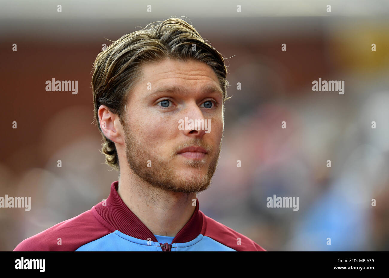 Burnley's Jeff Hendrick during the Premier League match at the bet365 Stadium, Stoke Stock Photo
