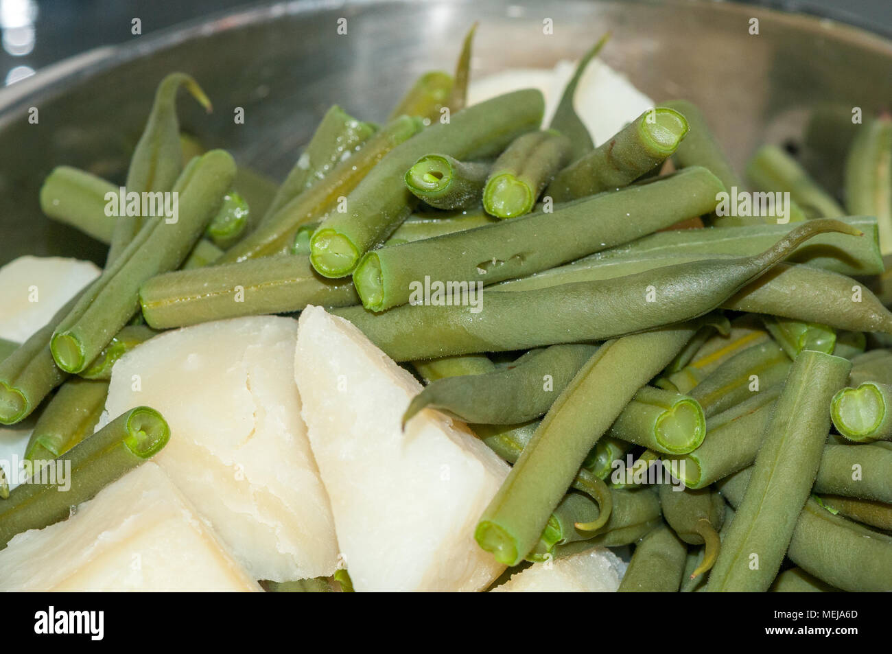 boiled green beans and potatoes Stock Photo Alamy