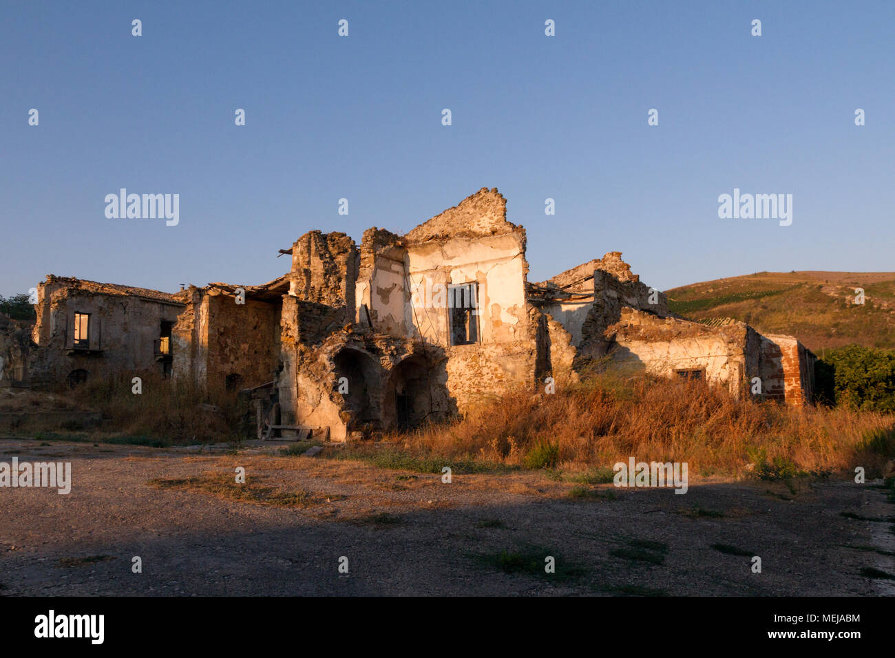 Earthquake consequence hi-res stock photography and images - Alamy