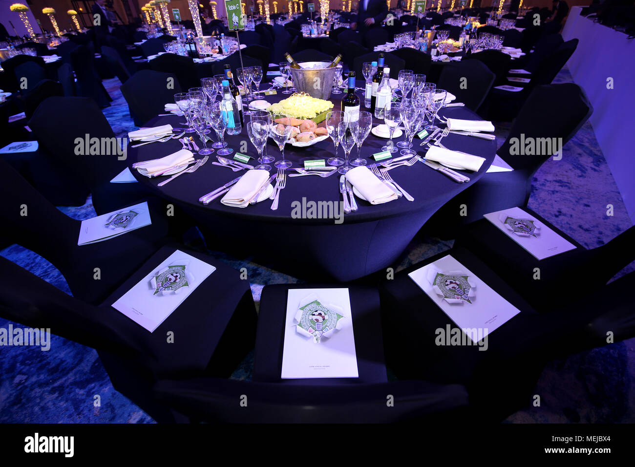 Table arrangement ahead of the 2018 PFA Awards at the Grosvenor House Hotel, London Stock Photo