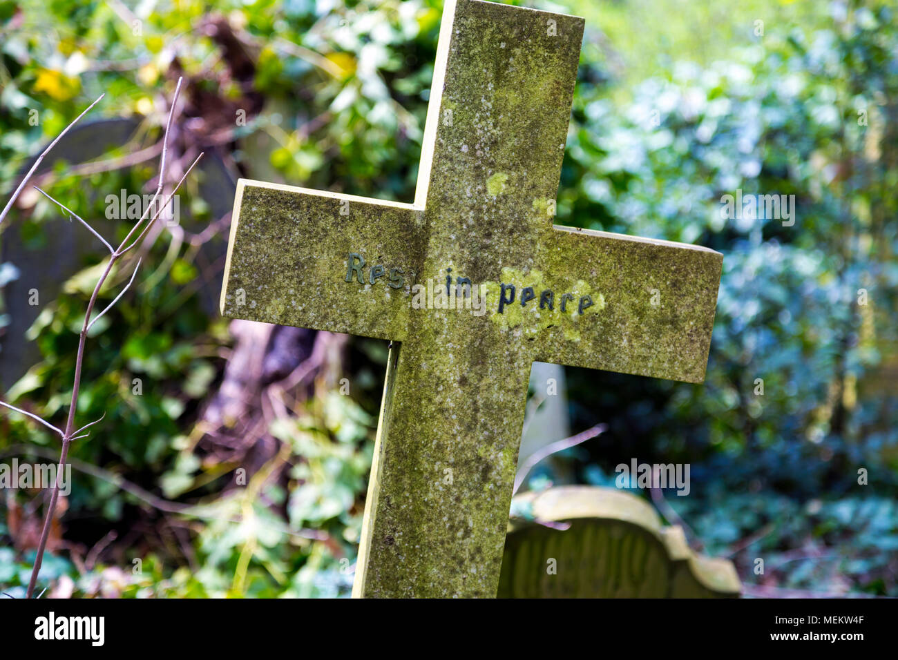 A cross with 'Rest in peace' written on it, Abney Park cemetery, one of the Magnificent Seven cemeteries in London, UK Stock Photo