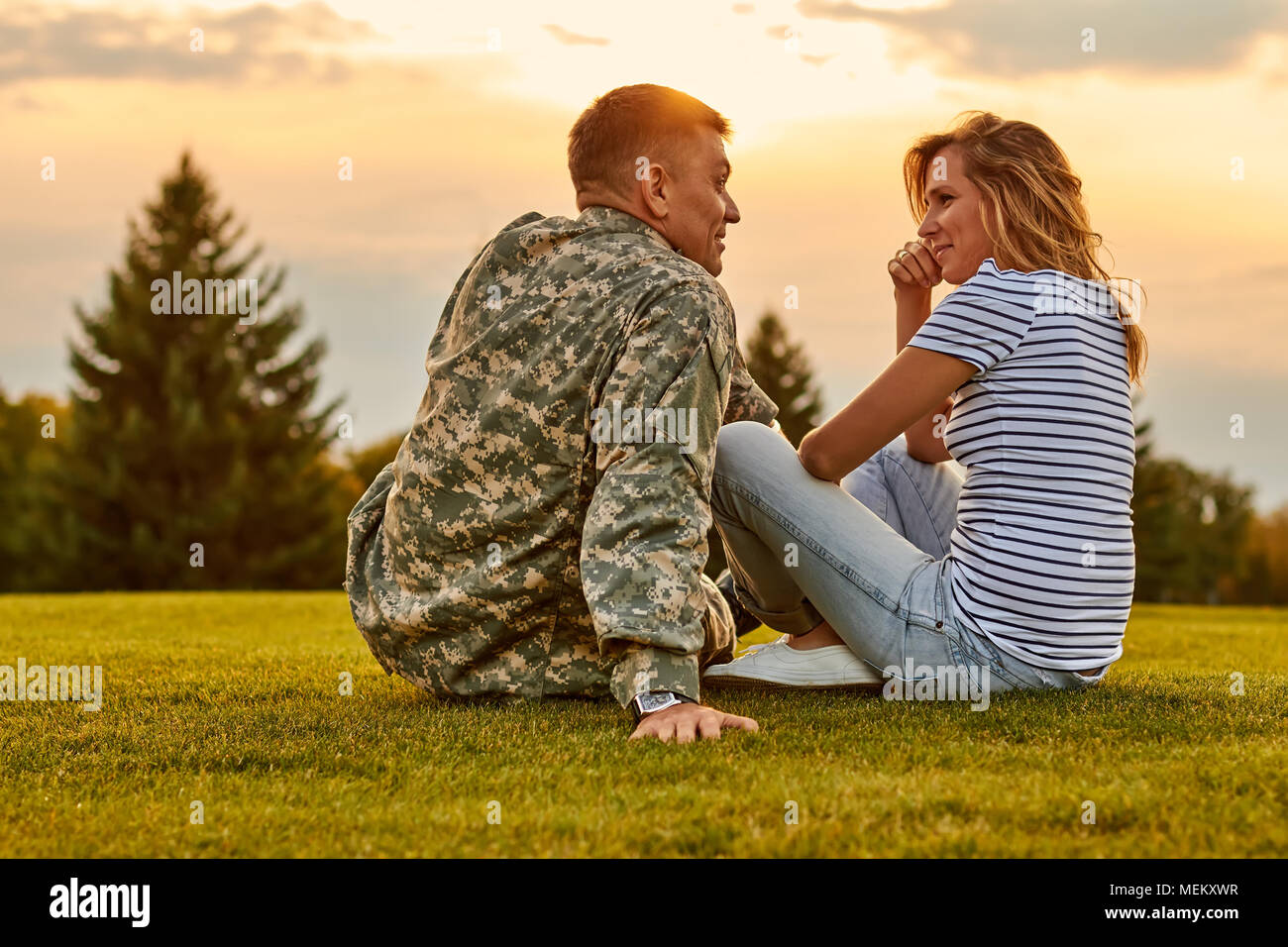 Romantic meeting of soldier and his girlfriend outdoor Stock Photo ...