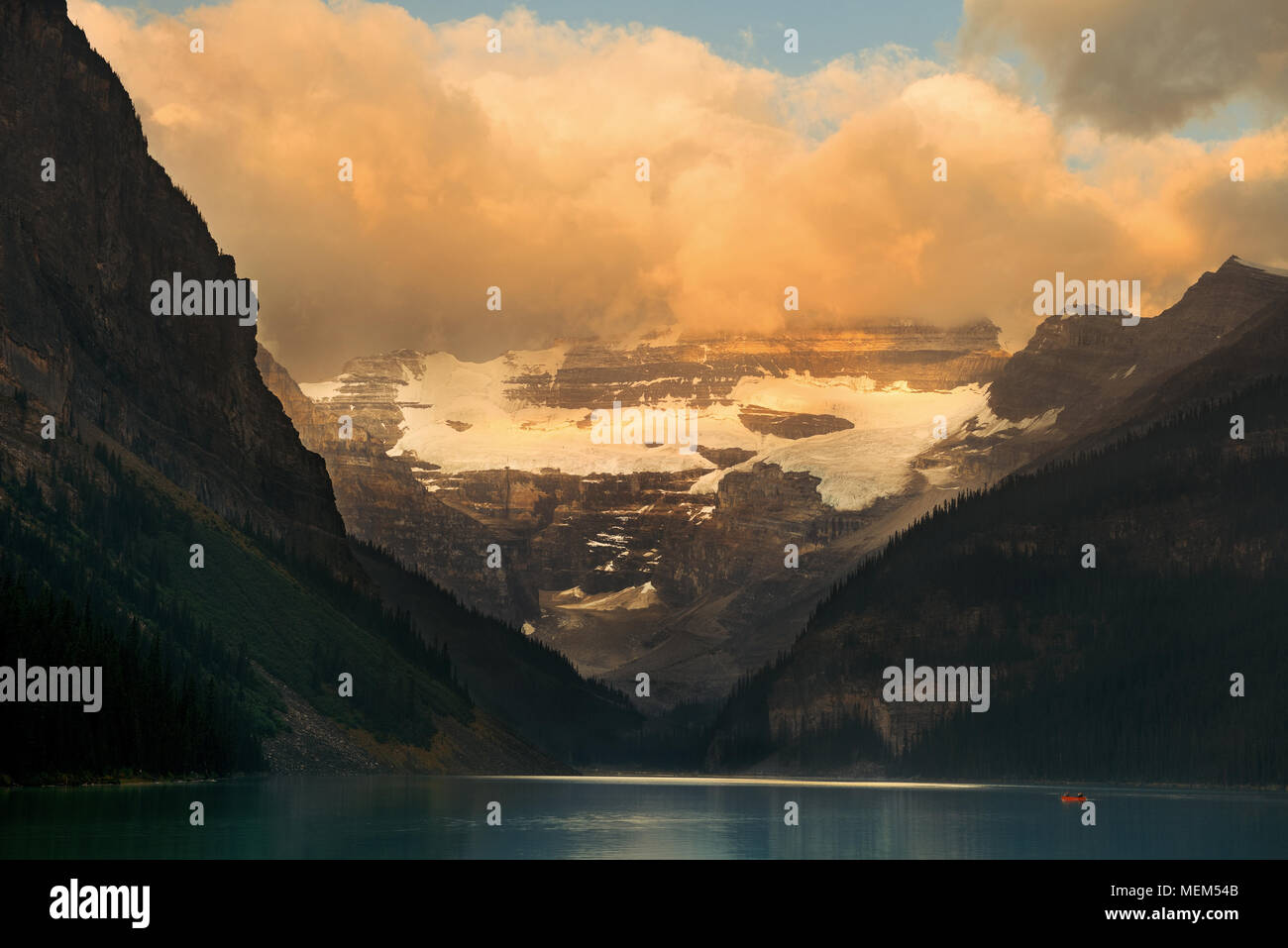 Lake Louise at sunrise in Banff national park, Canada Stock Photo - Alamy