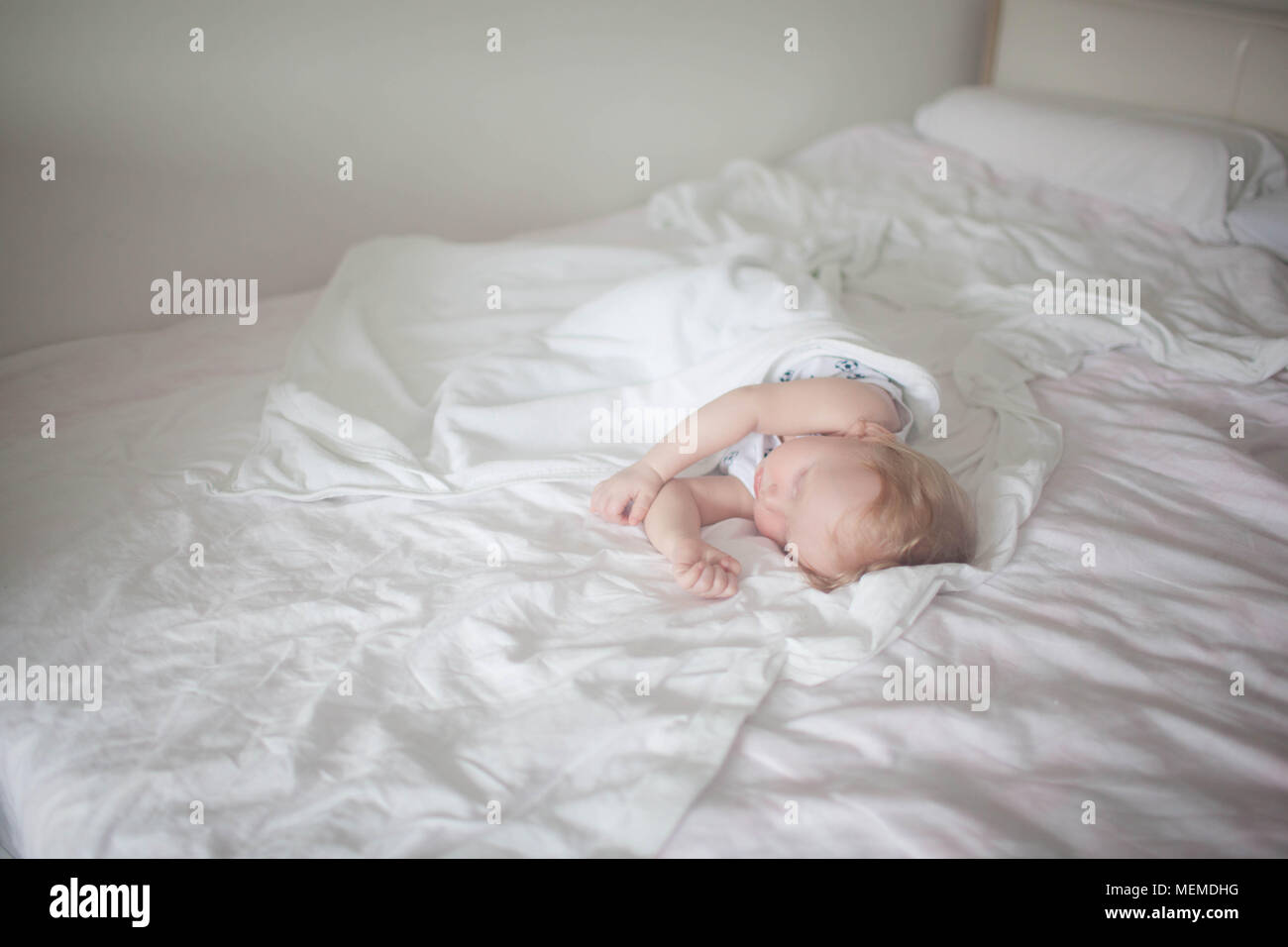 Night light baby crib hires stock photography and images Alamy