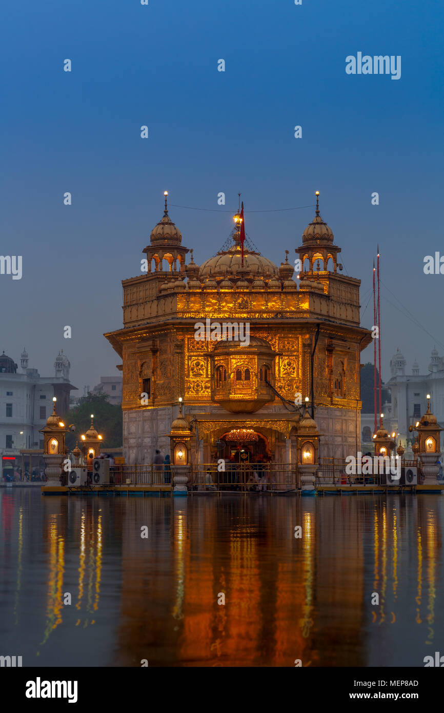 Illuminated Golden Temple, Sri Harmandir Sahib, Amritsar, India Stock Photo  - Alamy