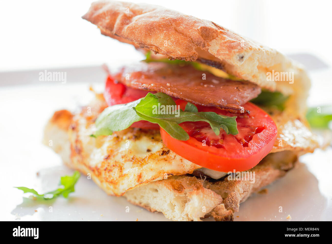 Egg and bacon Burger Stock Photo - Alamy